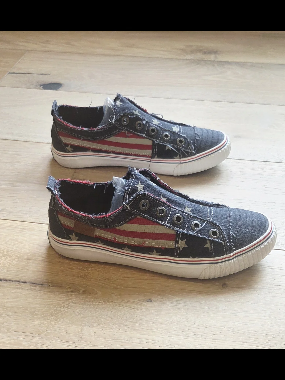 Casual Slip-On Stars & Stripes Canvas Sneakers - Women's Size 8.5 - Picture 3 of 8